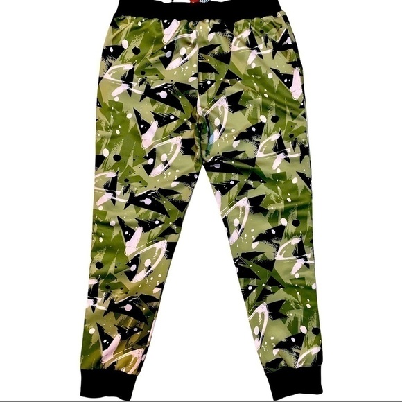 𝅺true RELIGION New With Tags WOMEN'S SNAP DETAIL CAMO JOGGERS SIZE MEDIUM - Picture 4 of 9